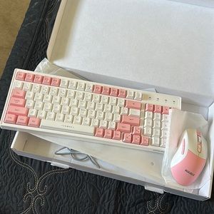 Bluetooth Keyboard and Mouse - Pink